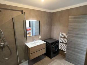 Koupelna v ubytování A Marina, vue imprenable site privilégié + 17 fotografií