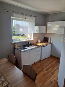 Η κουζίνα ή μικρή κουζίνα στο Apartament Spokojna 12