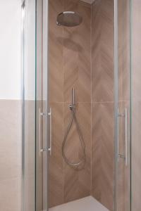 a shower with a glass door in a bathroom at Apartamento de estreno en una fantástica zona in Santander