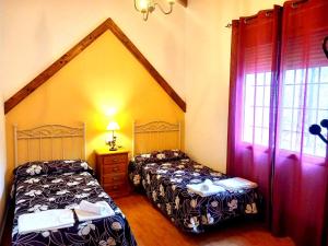Llit o llits en una habitació de Casas Rurales Venta Ticiano