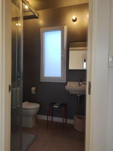 a bathroom with a toilet and a sink and a window at Bonito estudio con garaje in Bilbao