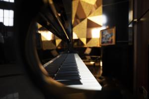 a close up of a piano keyboard in a room at Rodina hôtel spa & conferences in Oran