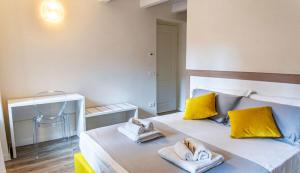a bedroom with a large bed with towels on it at Alloggio turistico Corte Grisi in Badia Calavena