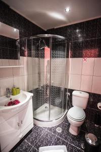 A bathroom at Hotel Assini Beach Tolo