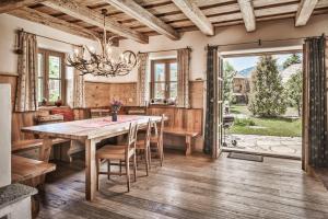 a dining room with a wooden table and chairs at st martin chalets in Sankt Michael im Lungau