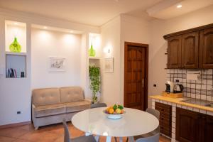 Køkken eller tekøkken på DONNA FRANCA + 11 billeder