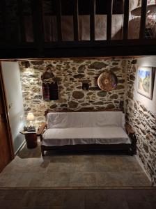 Postel nebo postele na pokoji v ubytování Πέτροκτιστο Σπίτι. Stone House