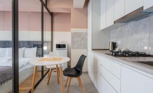Kuchyň nebo kuchyňský kout v ubytování Devdaraki Apartments