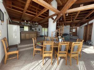 A restaurant or other place to eat at Spacious 3 bedroom house with heated pool