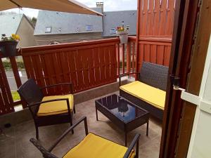 Balkón alebo terasa v ubytovaní Chalet rustique à La Salvetat-sur-Agout avec vue montagne