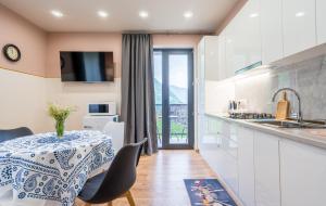 Kuchyň nebo kuchyňský kout v ubytování Devdaraki Apartments