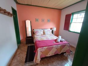 Giường trong phòng chung tại Pouso Jequitibá
