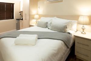 מיטה או מיטות בחדר ב-Grand House Lodge And SPA Jeffreys Bay