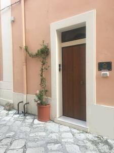 The facade or entrance of Largo Otranto - Guest House