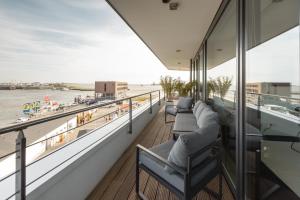 Balkón nebo terasa v ubytování Bheaven I Marina Premium Apartment