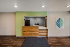 Lobby alebo recepcia v ubytovaní WoodSpring Suites West Palm Beach