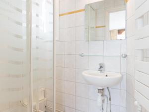 a white bathroom with a sink and a shower at Appartement Tignes, 3 pièces, 8 personnes - FR-1-449-59 in Tignes