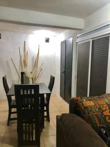 a living room with a table and chairs and a couch at lindo departamento independiente in Taxco de Alarcón