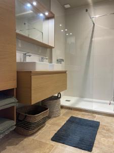 a bathroom with a sink and a shower at Hôtel particulier Champenois in Chalons en Champagne