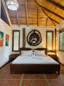 a bedroom with a large bed in a room at El Campito Lodge in Ayampe