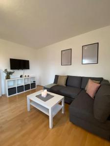 a living room with a couch and a coffee table at Nette Wohnung, 8 km RB Ring in Fohnsdorf