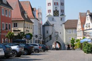 a city street with cars parked on the street at CASA LUXE - 115qm - Stadtmitte - Familienfreundlich - Parkplatz - 5km zum Legoland in Günzburg