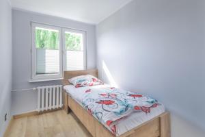 Postel nebo postele na pokoji v ubytování Redłowska Przystań - Plaża, Las, Miasto, Fiesta Apartments + 18 fotografií