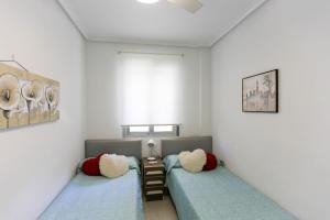 Posteľ alebo postele v izbe v ubytovaní Cabo Roig La Rotonda, Pool, Beach & Comfort