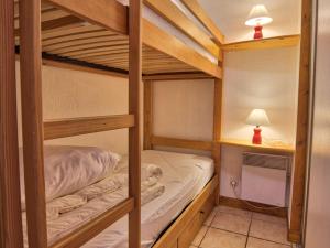 a bunk bed room with two bunk beds and a desk at Appartement Flumet, 2 pièces, 6 personnes - FR-1-505-20 in Flumet