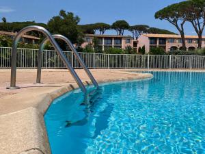 a swimming pool with aicrobialicrobialicrobialicrobialicrobialicrobial at Lovely apartment in Sainte Maxime in Sainte-Maxime