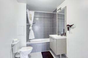 A bathroom at La perle urbaine, 15min de Paris