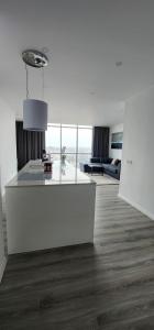 een woonkamer met een glazen tafel en een bank bij Durres City Apartment, City center & close to the beach in Durrës