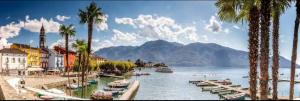 vista su un porto con barche in acqua di Rustico Mulino1 - Fully Renovated Near Locarno and Ascona a Minusio