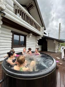 Hostia v ubytovaní Mountain White House гостинний двір