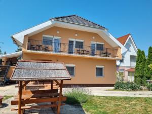 Budova, v ktorej sa apartmán nachádza