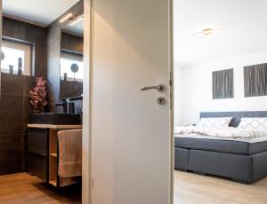 Fotografie z fotogalerie ubytování NOVO MESTO - Exklusive Wellnesswohnung am Eltenberg mit Sauna & Gym v destinaci Elten