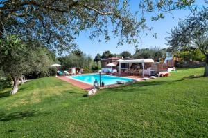 Bazén v ubytování ClickSardegna Villa Angelica con piscina e giardino nebo v jeho okolí