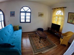TV a/nebo společenská místnost v ubytování Stunning Kotor Bay View Villa