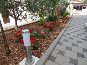 Ein Garten an der Unterkunft Apartments Linda