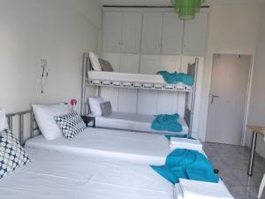A bed or beds in a room at Vacations in Patra Rooms