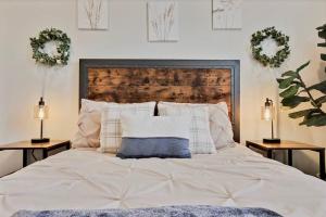 Llit o llits en una habitació de Modern Stunning 3 bedroom Cabin in Donnelly close