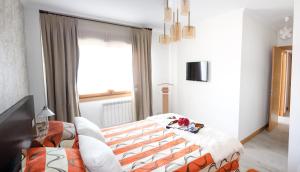 A bed or beds in a room at Varosha Combarro