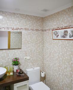 A bathroom at Varosha Combarro