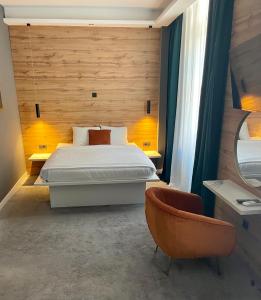 Ein Bett oder Betten in einem Zimmer der Unterkunft A8 b&b