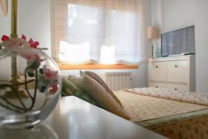 A bed or beds in a room at Varosha Combarro