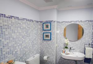 A bathroom at Varosha Combarro