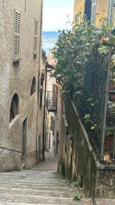 an alley between two buildings in a city at La Motta in Belgirate