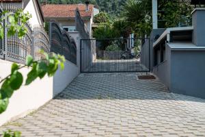 a driveway with a gate and a house at VDL Apartments in Trogir
