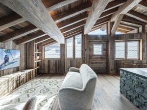 a living room with a couch and a tv in a house at Chalet Les Belleville, 8 pièces, 15 personnes - FR-1-570-25 in Saint-Martin-de-Belleville