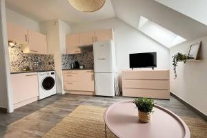 a living room with a table and a kitchen at Bord de mer proche du port 500m de La Baule in Le Pouliguen
